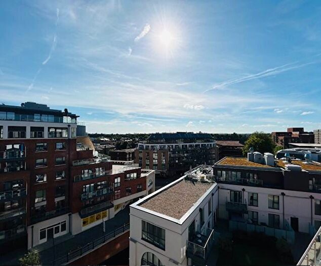 2 Bedroom Apartment To Rent In The Colonnade, Maidenhead, SL6