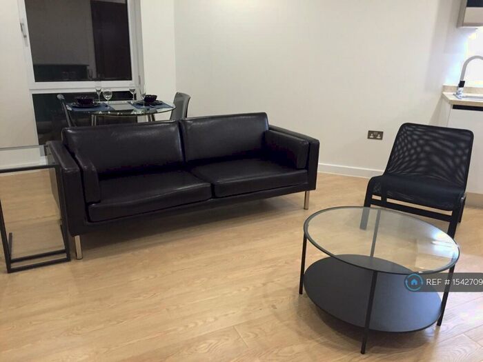 2 Bedroom Flat To Rent In The Island, Croydon, CR0