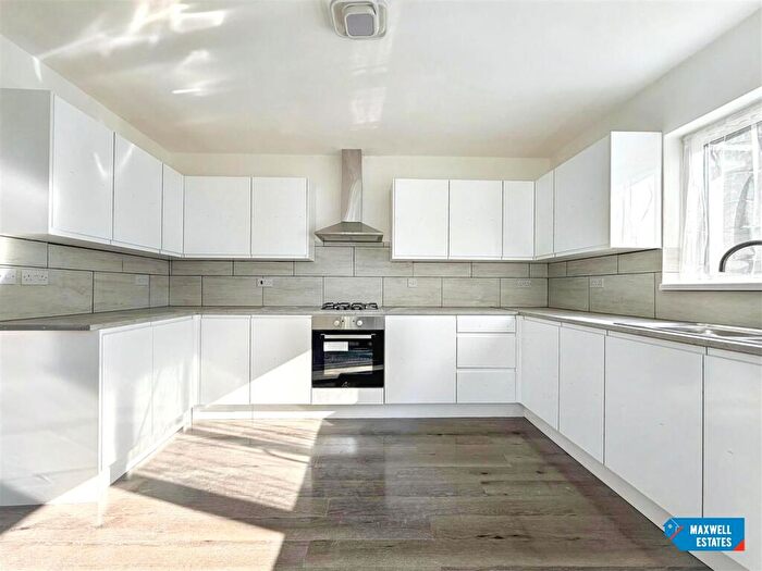 4 Bedroom Detached House For Sale In The Highlands, Edgware, HA8