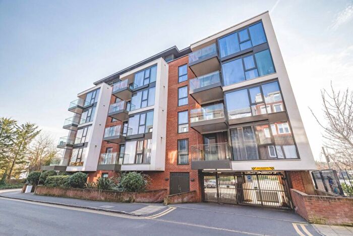 1 Bedroom Apartment For Sale In Station Road, Gerrards Cross, SL9