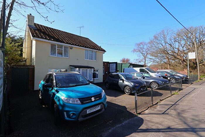 3 Bedroom Detached House For Sale In New Forest Car Sales, Ringwood Road, Southampton, SO40