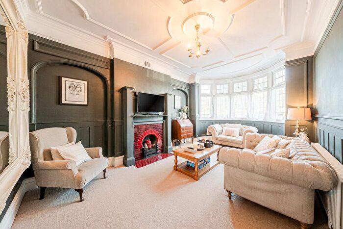 6 Bedroom Semi-detached House For Sale In Drewstead Road, Streatham, London, SW16