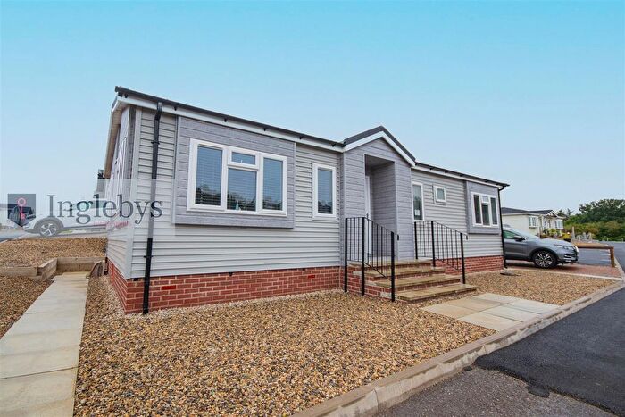 2 Bedroom Mobile/park Home For Sale In Hazelgrove, Milton Street, Saltburn-By-The-Sea, TS12