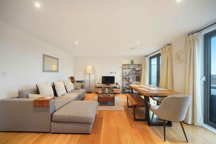 2 Bedroom Flat To Rent In Faraday Road, London, W10