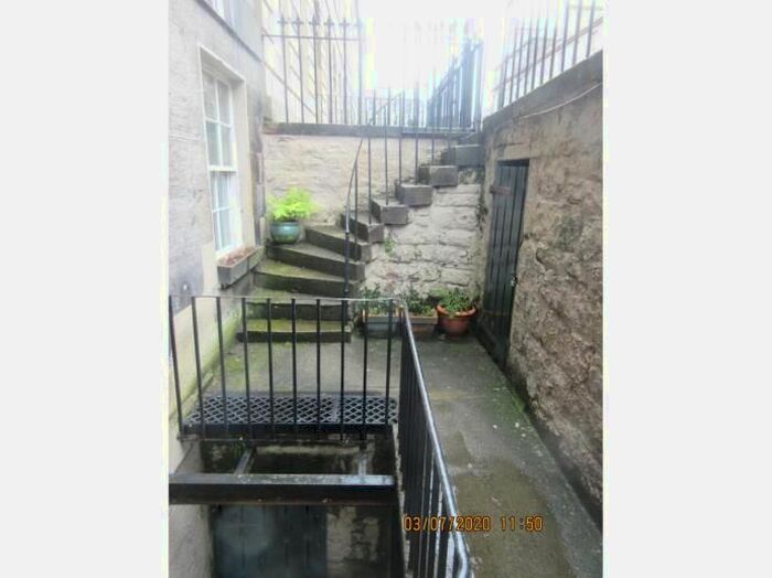 3 Bedroom Flat To Rent In Clarence Street, Edinburgh, EH3