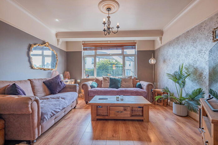 3 Bedroom Semi-Detached House For Sale In Bourne Road, Bromley, BR2