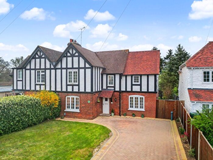 4 Bedroom Semi Detached House For Sale In Cross Street, Letchworth Garden City, SG6