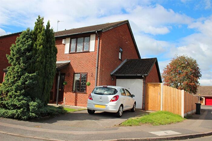 2 Bedroom House To Rent In Highdown Crescent, Monkspath, Solihull, B90