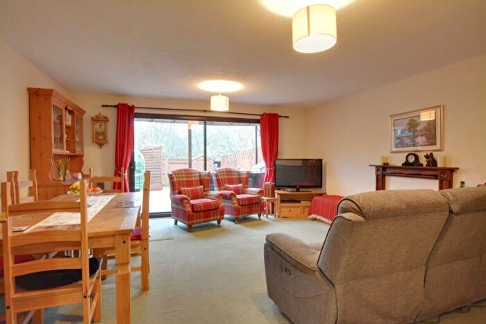 3 Bedroom House For Sale In Moor Park Crescent, Ifield, RH11