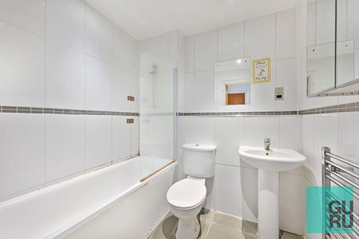1 Bedroom Apartment For Sale In Apollo Court, London, E15