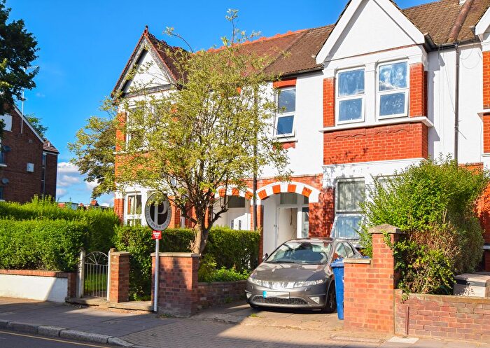 3 Bedroom Flat To Rent In Windmill Road, London, W5