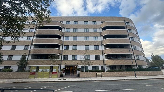 2 Bedroom Flat To Rent In Clifton Mansions, Park Avenue, Willlesden Green, NW2