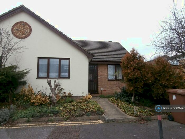 2 Bedroom Bungalow To Rent In Hollow Close, Guildford, GU2