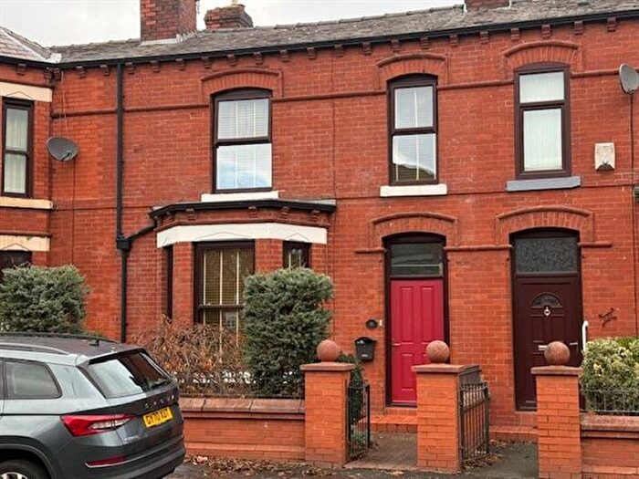 3 Bedroom Terraced House For Sale In Droylsden Road, Manchester, M40