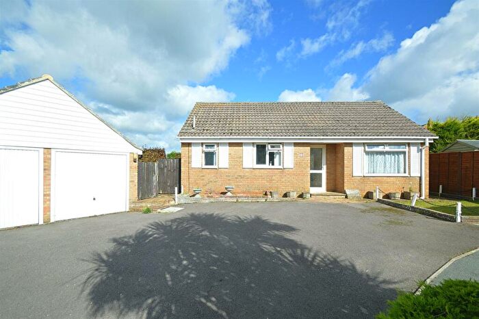 2 Bedroom Detached Bungalow For Sale In Chain Free * Lake, PO36