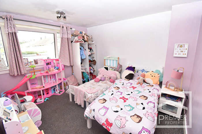 3 Bedroom End Of Terrace House For Sale In Chalmers Drive, East Kilbride, G75