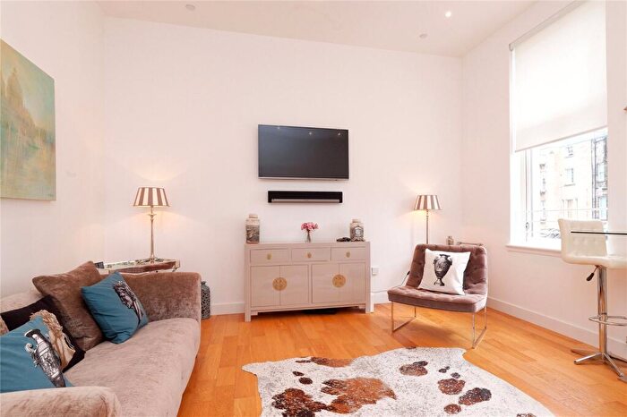2 Bedroom Apartment To Rent In Lynedoch Terrace, Park, Glasgow, G3