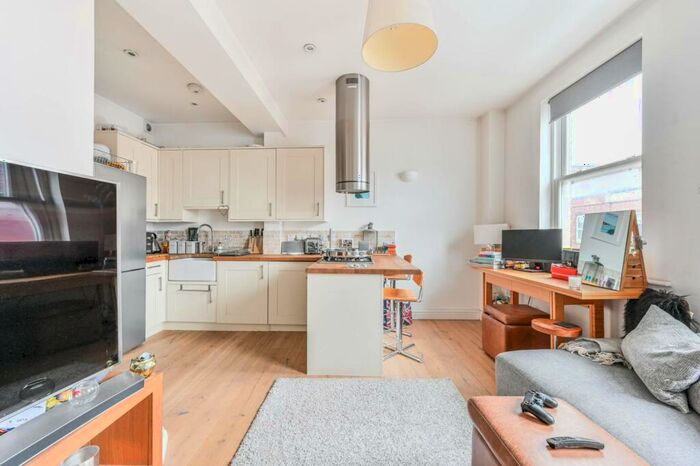 1 Bedroom Flat To Rent In Bedford Hill, Balham, London, SW12