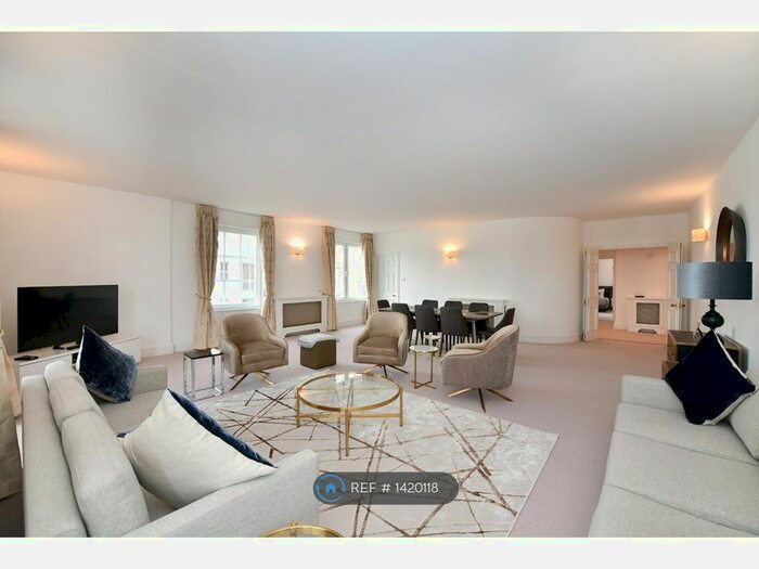 3 Bedroom Flat To Rent In Admiral Court, London, SW10