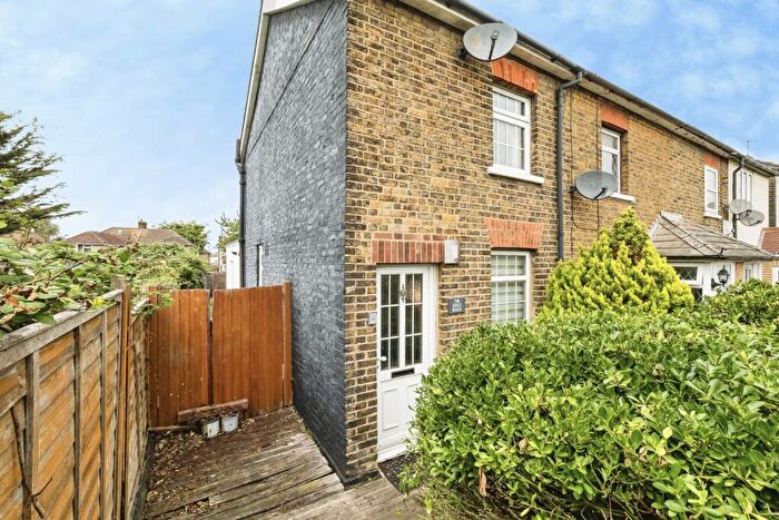 2 Bedroom House For Sale In Abbs Cross Lane, Hornchurch, RM12