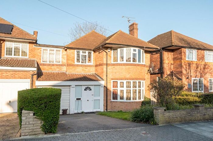5 Bedroom Link Detached House For Sale In Southover, Woodside Park, N12