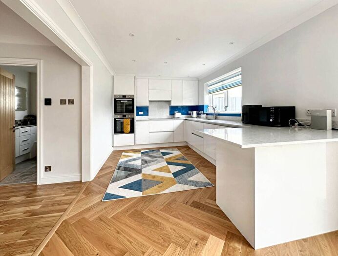 6 Bedroom Detached House For Sale In Glynn Road, Peacehaven, BN10