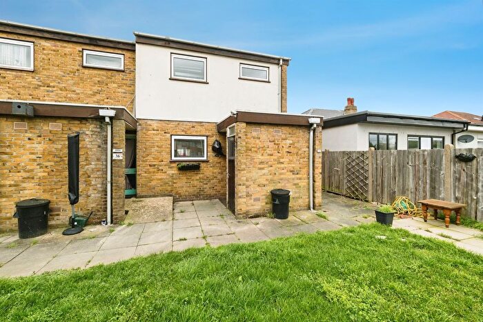 1 Bedroom Flat For Sale In Hood Road, Rainham, RM13