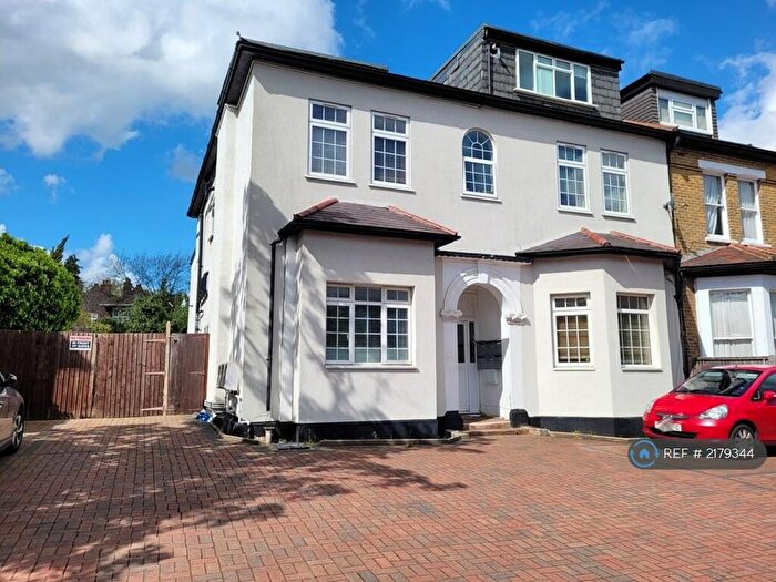 3 Bedroom Flat To Rent In Finchley Lane, London, NW4