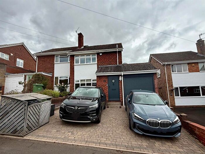 3 Bedroom Semi-Detached House For Sale In Meadow Way, Wordsley, DY8