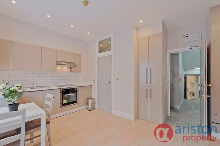 Studio To Rent In Hazellville Road, Archway, N19