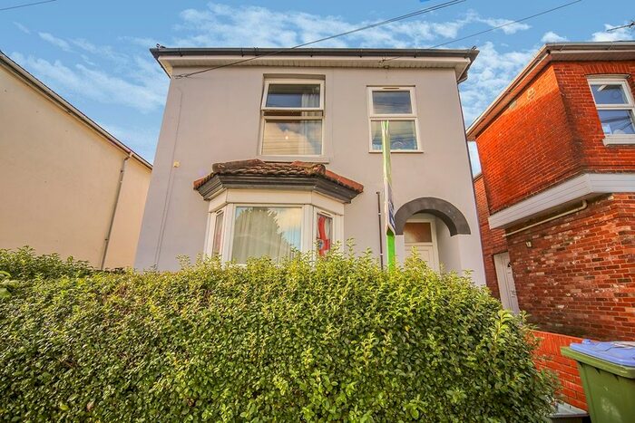 3 Bedroom Flat To Rent In Cambridge Road, Southampton, SO14