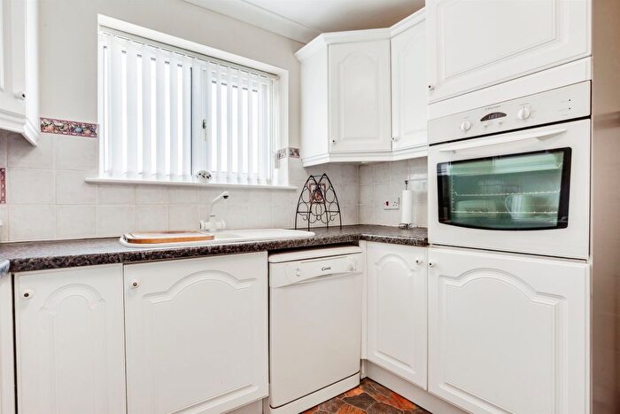 2 Bedroom Detached Bungalow For Sale In Danella Crescent, Wrenthorpe, Wakefield, WF2