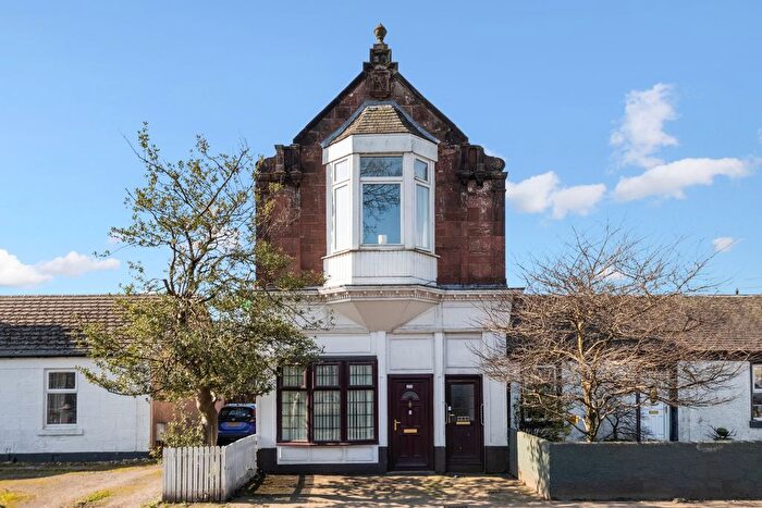 2 Bedroom Flat For Sale In Main Street, Jamestown, G83