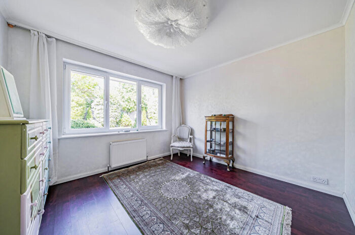 4 Bedroom Detached House For Sale In Turnoak Avenue, Woking, Surrey, GU22