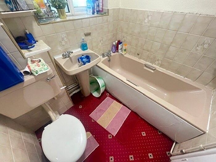 2 Bedroom Flat For Sale In Church Lane, London, NW9