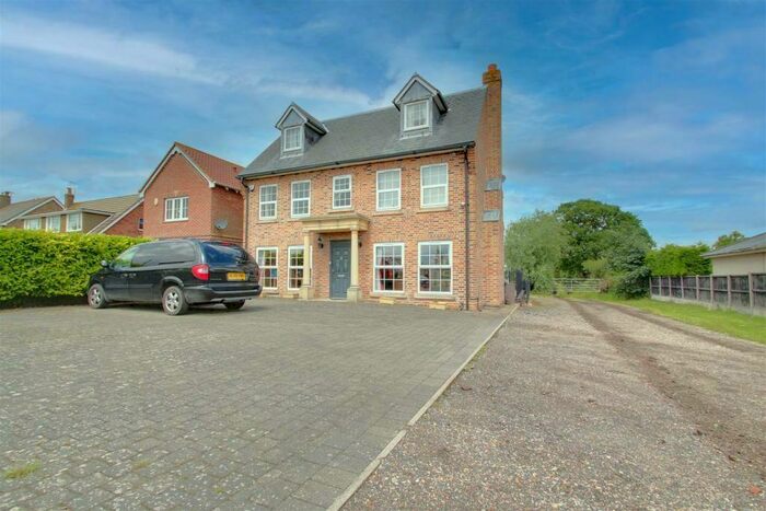 6 Bedroom Detached House To Rent In Kirby Road, Walton On The Naze, CO14
