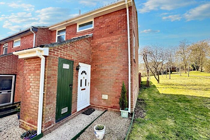 2 Bedroom End Of Terrace House For Sale In Badger Farm, SO22