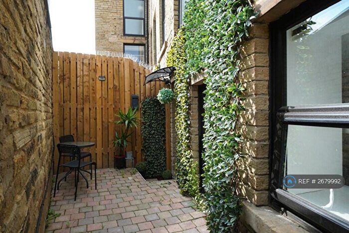 1 Bedroom Flat To Rent In Tudor House, Brighouse, HD6