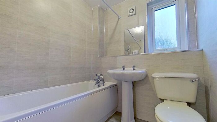 2 Bedroom Flat To Rent In Garriochmill Road, North Kelvinside, Glasgow, G20