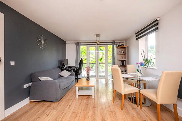 2 Bedroom Apartment To Rent In Millgate, High Wycombe, HP11