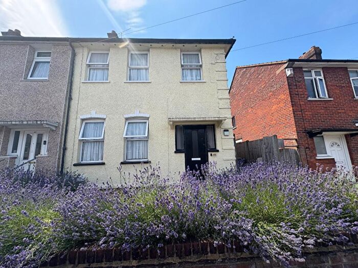 3 Bedroom End Of Terrace House For Sale In Corncastle Road, Farley Hill, Luton, Bedfordshire, LU1