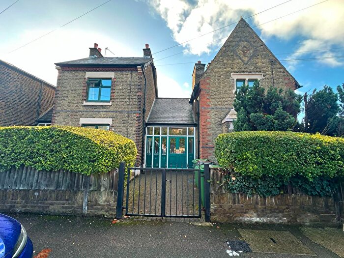 2 Bedroom Flat To Rent In Vestry Road, London, E17