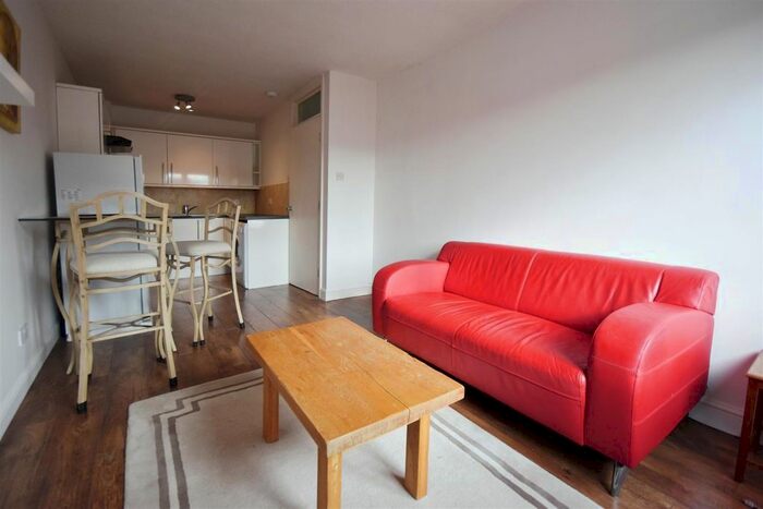 1 Bedroom Flat To Rent In Brook Road South, Brentford, TW8