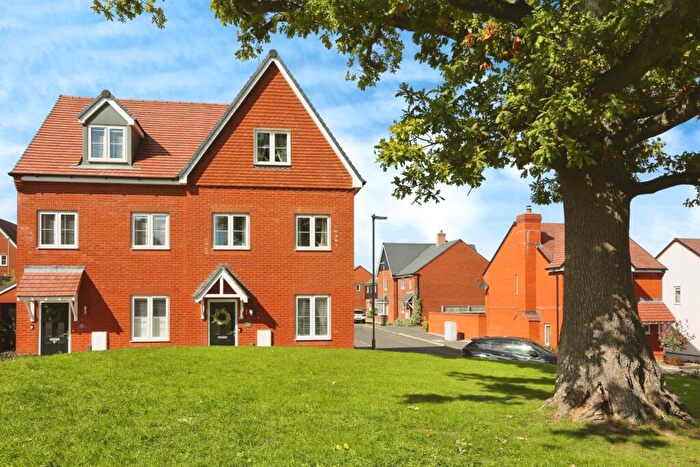 3 Bedroom Semi-Detached House For Sale In Pearce Row, Botley, Southampton, Hampshire, SO32