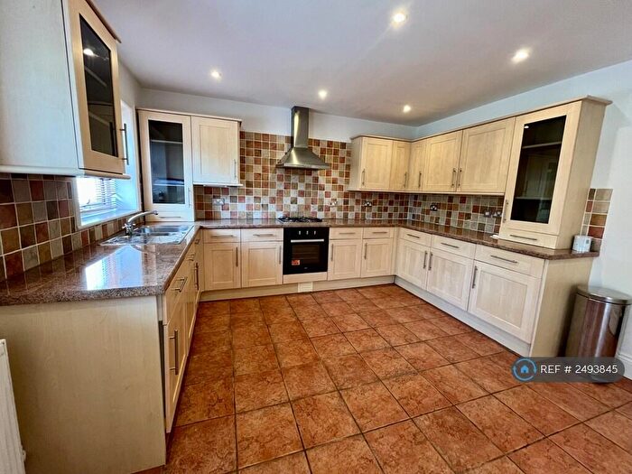 3 Bedroom Flat To Rent In Craneswater Apartments, Southsea, PO4