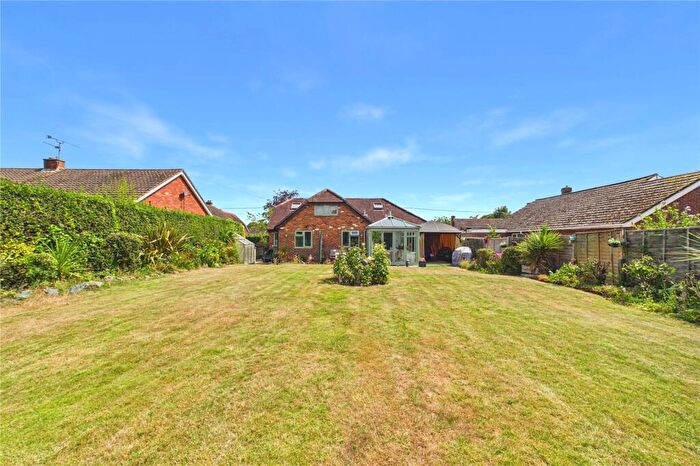 3 Bedroom Bungalow For Sale In Newtown, Tadley, Hampshire, RG26