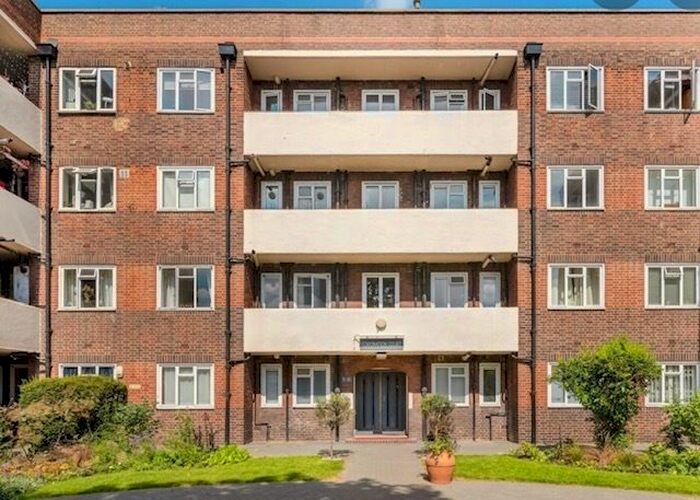3 Bedroom Flat To Rent In Brewster Gardens, London W10