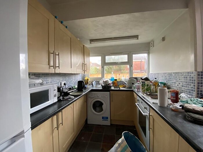 4 Bedroom Semi-Detached House To Rent In Ripstone Gardens, SO17