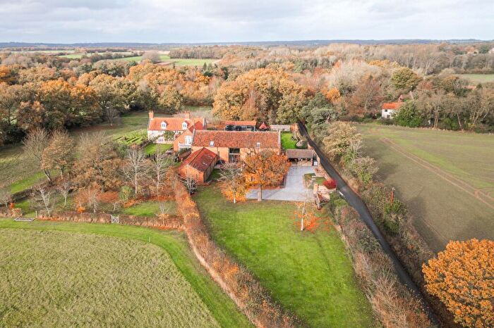 5 Bedroom Barn For Sale In A Standout Chain-Free Barn Conversion In The Desirable Village Of Alby, NR11