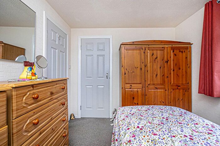 2 Bedroom Semi-Detached Bungalow For Sale In Weavers Crescent, Kirkcaldy, KY2